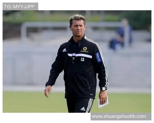 黑色五星足球球星的传奇之路与成就揭秘 黑色五星足球球星的传奇之路与成就揭秘